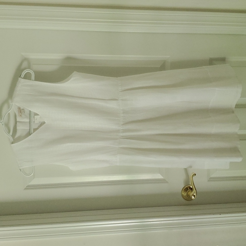 NEW without tag. Gap Seersucker White Fit and Flare Mini Dress Size 8. Pockets.